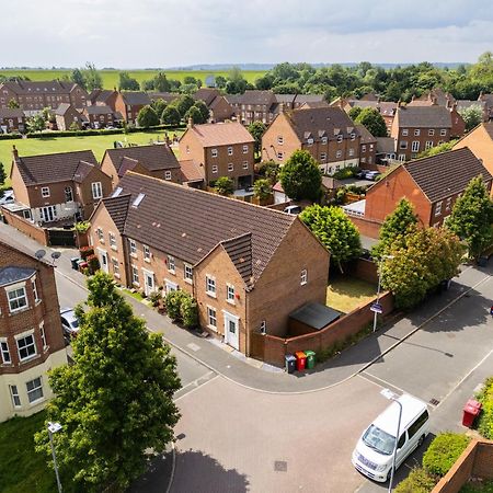 Вилла 2 Tracy Avenue Слау Экстерьер фото